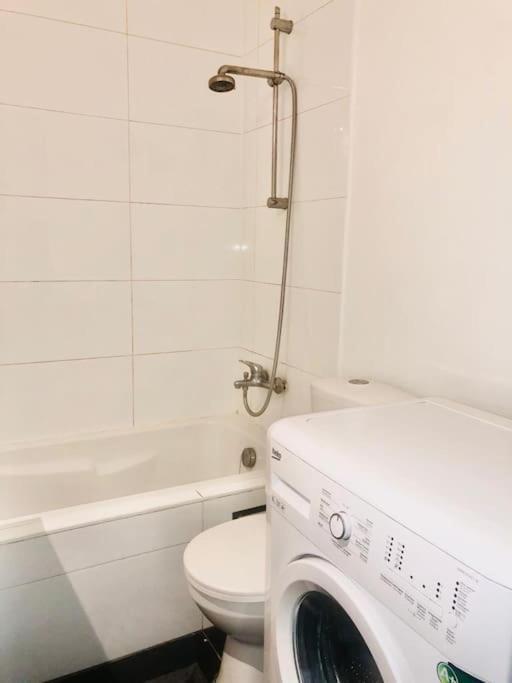 Ixelles: Superbe Appartement, Idealement Situe Bruxelles Exterior foto